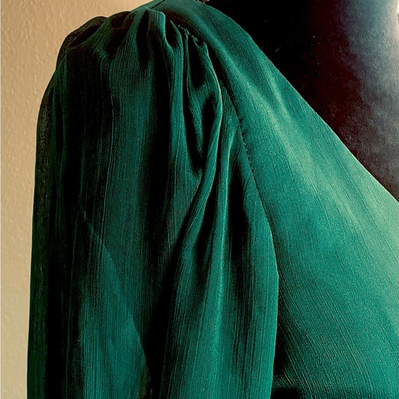 LULU’S Emerald Green XS Sheer Long Sleeves Gown. Elegant/Sophisticated Formal - Picture 15 of 15